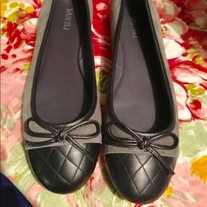 Vaneli cute flats!